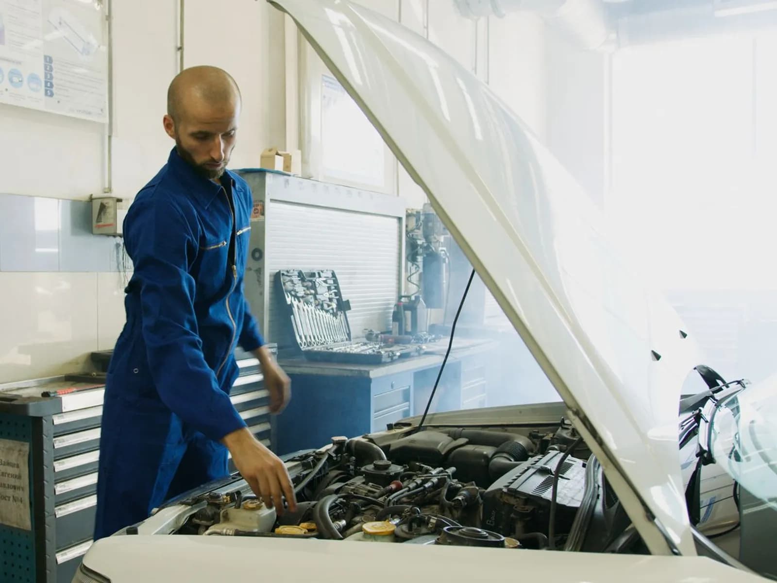 L'espace de démontage — atelier Garage Guerrero