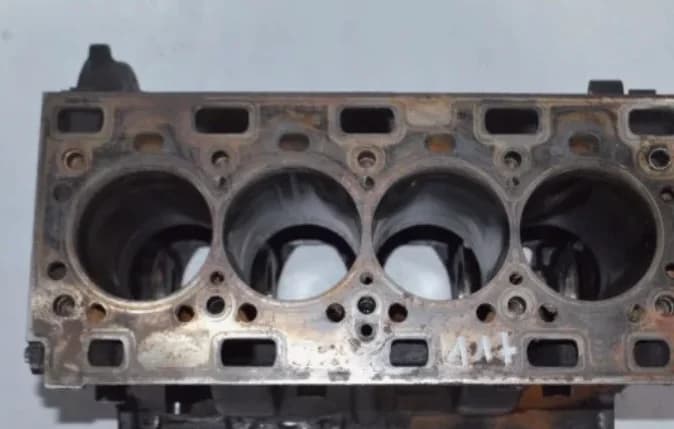 Bloc Moteur Nu Opel Movano A Phase 2 2 5 Dti L2h2 115 Cv