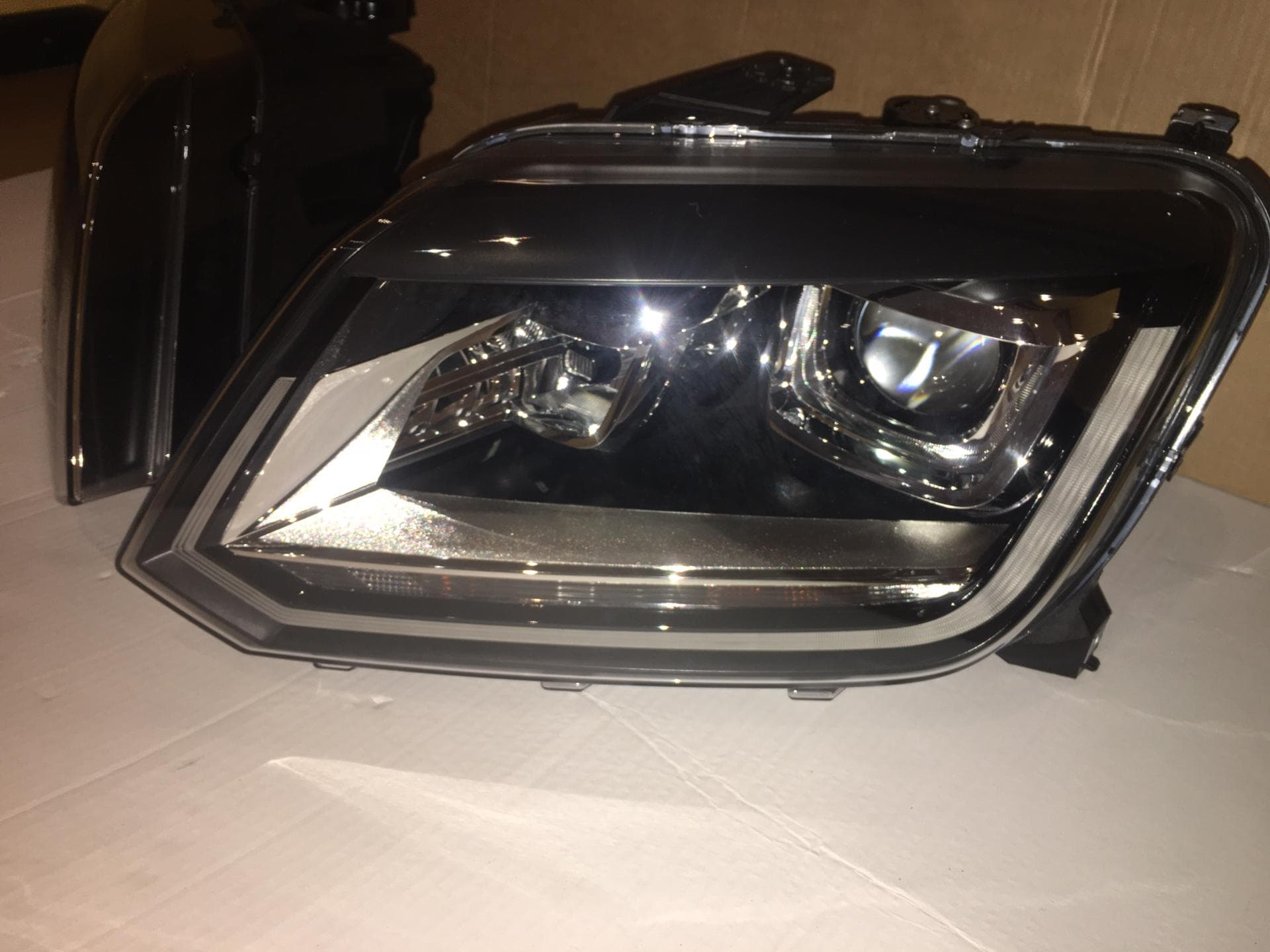 Kit phares Xenon LED VW Amarok facelift — photo 5