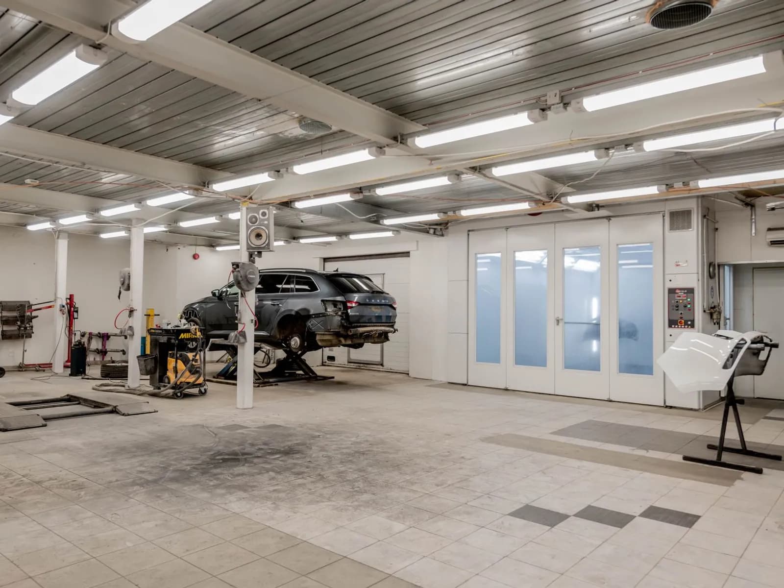 L'espace de démontage — atelier ALV Carrosserie Services