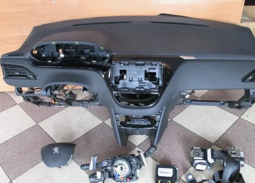 Tableau De Bord Complet Peugeot 208