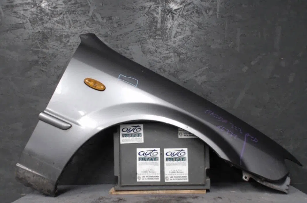 Aile avant droite Mazda 323 F VI (BJ) 2.0 td (1998-2001) 5 portes occasion