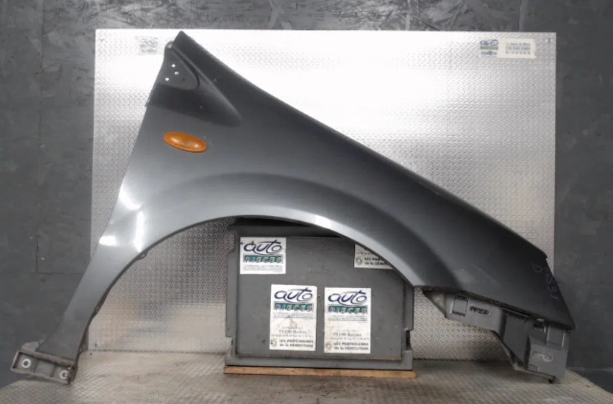 Aile avant droite Nissan ALMERA TINO (V10) 2.2 dci (2000-2006) occasion