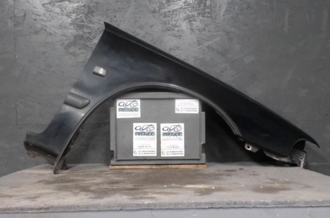 Aile avant droite VOLVO V 40 1  V 40 1 PHASE 1 BREAK occasion