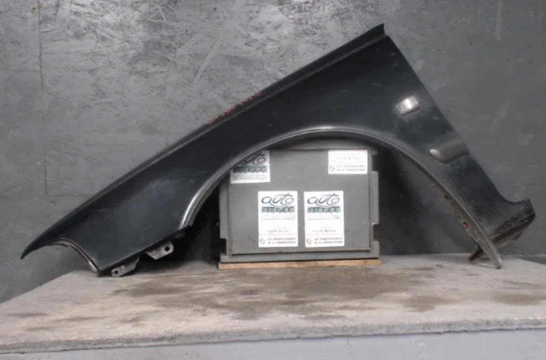 Aile avant gauche VOLVO V 40 1  V 40 1 PHASE 1 BREAK occasion