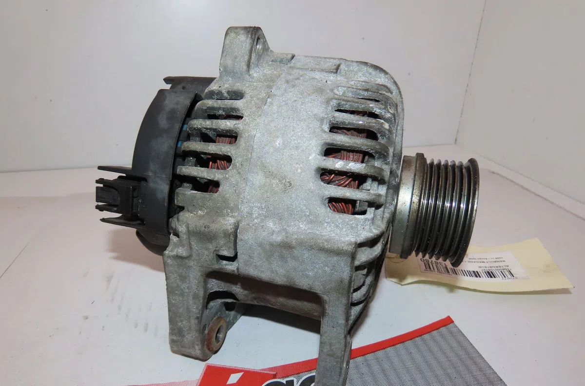 Alternateur Renault MEGANE II (BM0-1_, CM0-1_) 1.6 16v (2006-2008) occasion