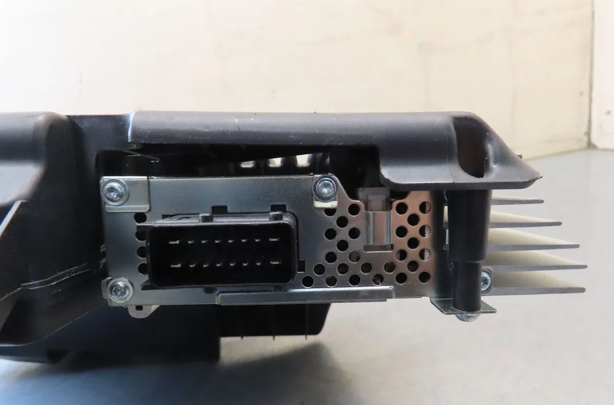 Amplificateur autoradio Citroën C3 II (SC_) 1.4 hdi 70 (sc8hzc, sc8hr0, sc8hp4) (2009) 5 portes occasion