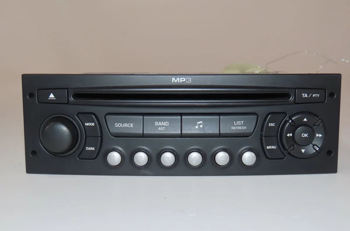 Autoradio Citroen C5 III Break (RW_) 1.6 hdi 110 (2008) 5 portes occasion
