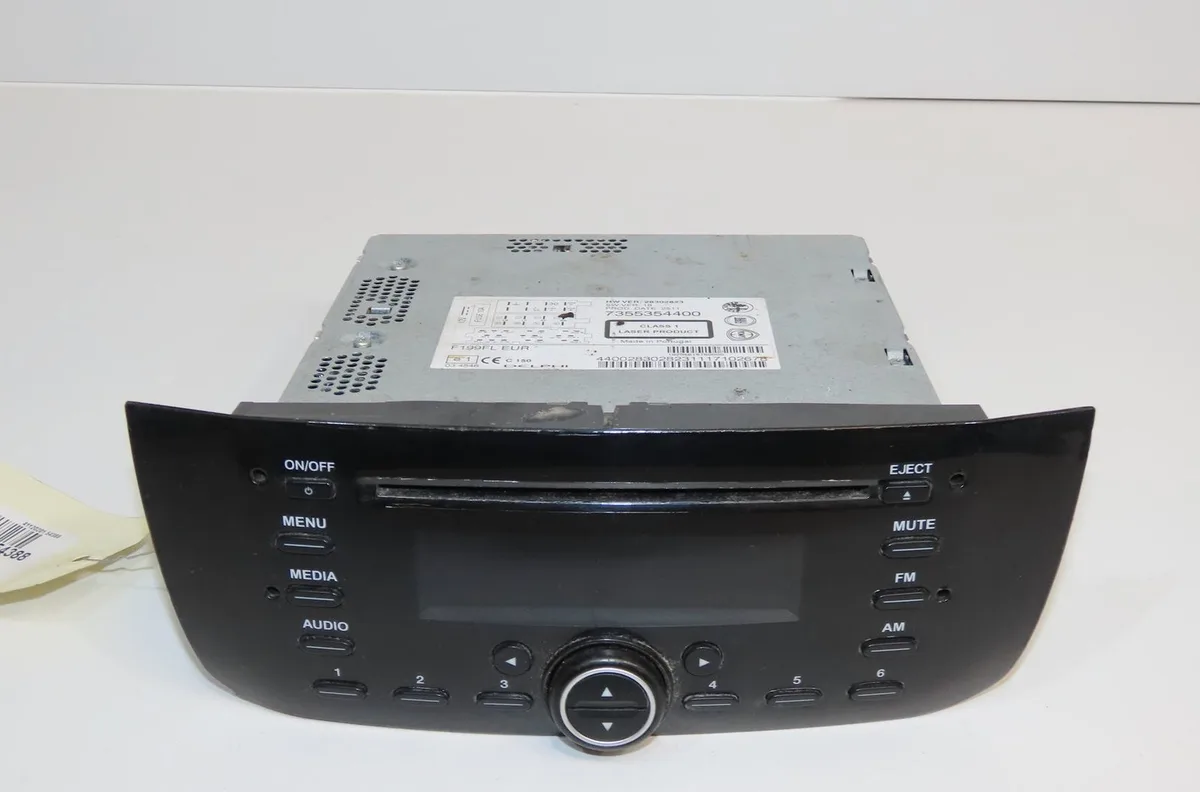 Autoradio Fiat PUNTO (199_) 1.4 (199axb1a, 199bxb1a, 199bxb11, 199axb11) (2012) occasion