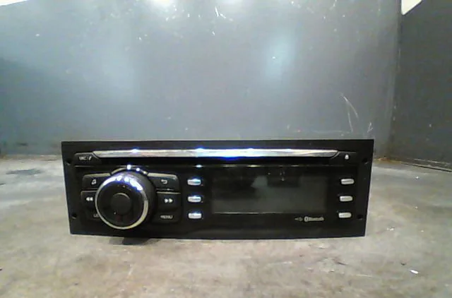 Autoradio Peugeot 208 I (CA_, CC_) 1.6 bluehdi 100 (2015) 5 portes occasion