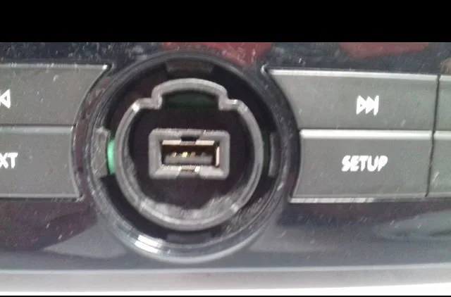 Autoradio Renault CLIO IV (BH_) 1.5 dci 90 (2012) 5 portes occasion