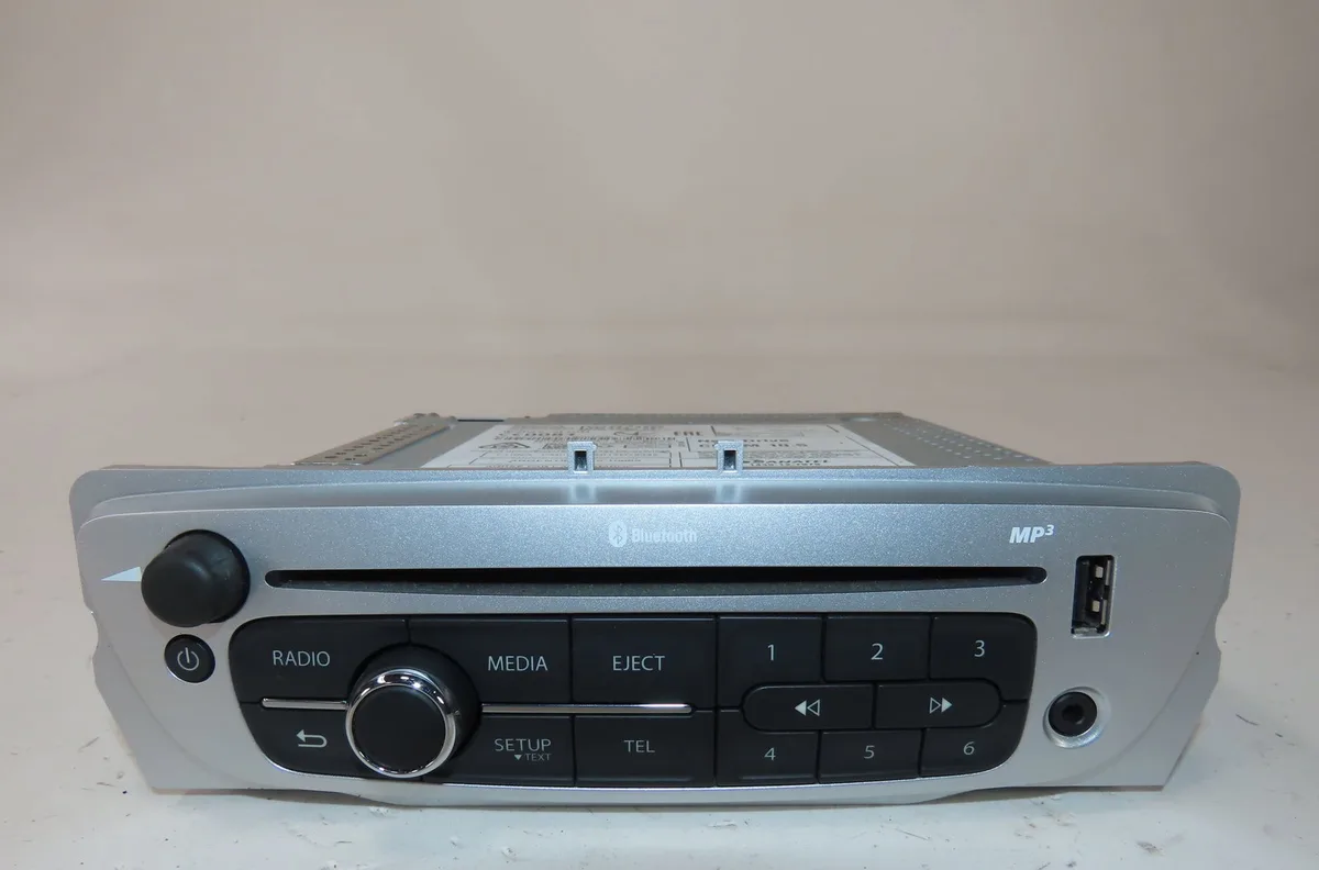 Autoradio Renault MEGANE III 3-5 portes (BZ0-1_, B3_) 1.5 dci (bz09, bz0d, bz1w, bz29, bz14) (2009) 5 portes occasion