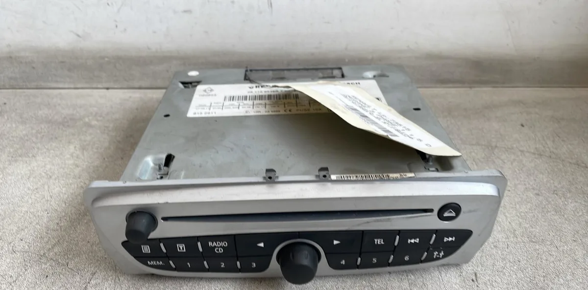 Autoradio Renault MEGANE III 3-5 portes (BZ0-1_, B3_) 1.5 dci (bz09, bz0d, bz1w, bz29, bz14) (2009) 5 portes occasion