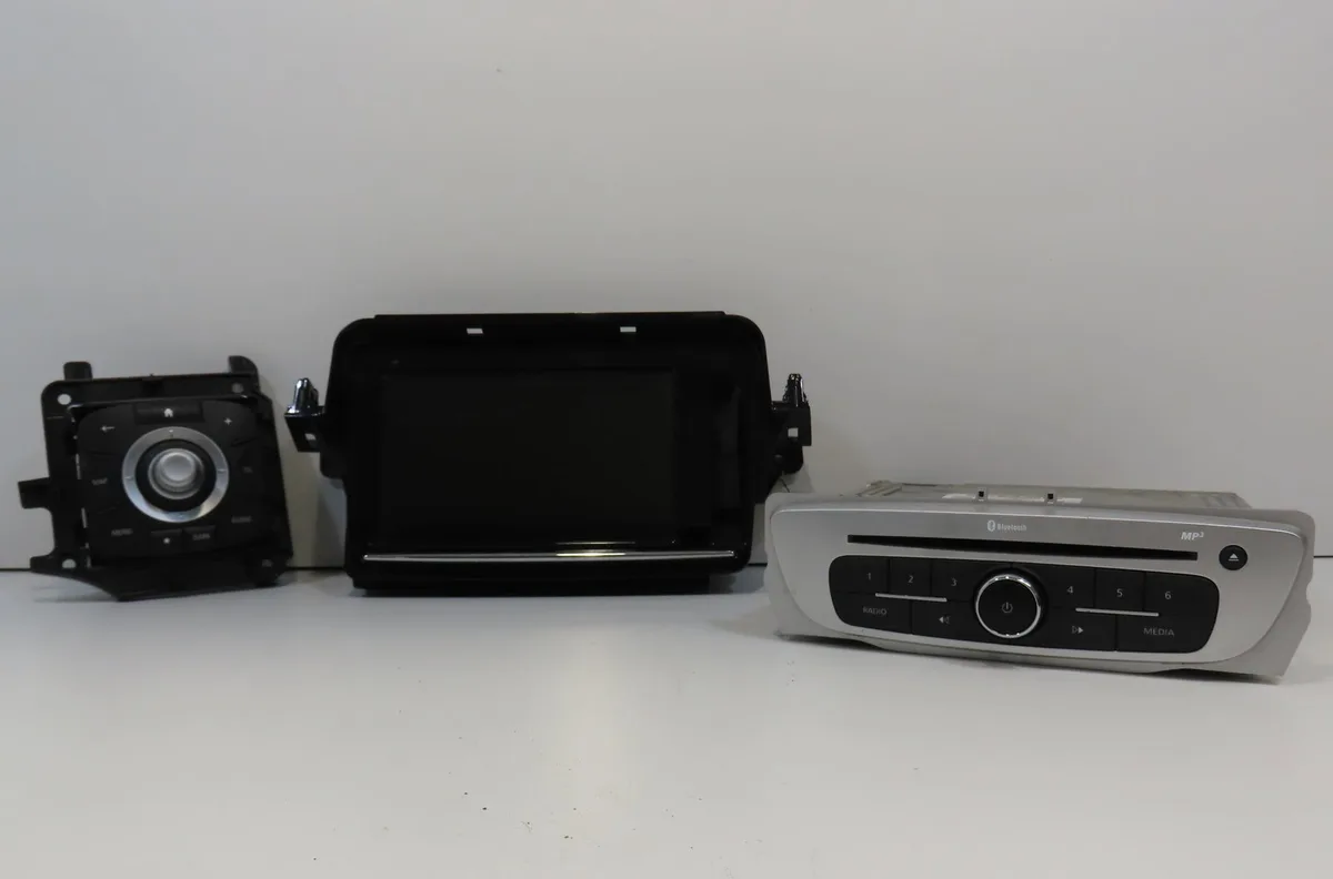 Autoradio Renault MEGANE III 3-5 portes (BZ0-1_, B3_) 1.6 dci (bz00, bz12, bz13) (2011-2015) 5 portes occasion