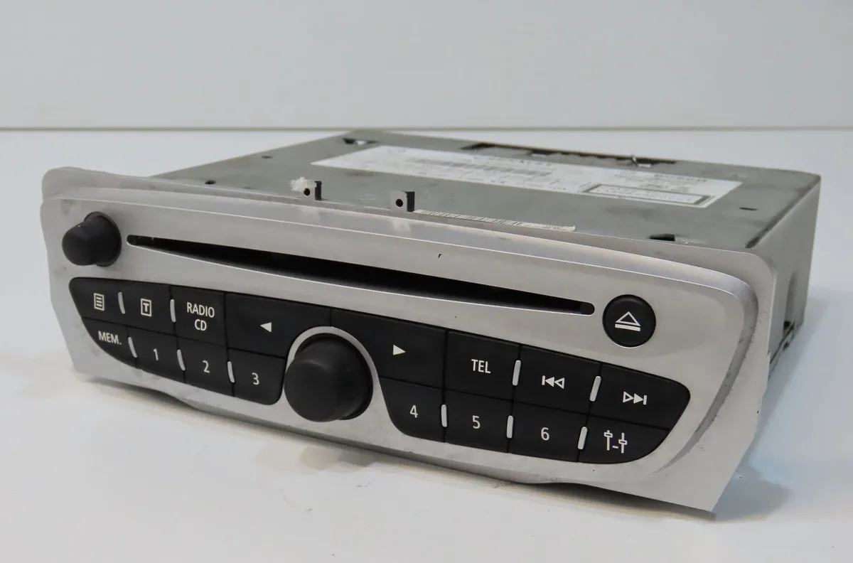 Autoradio Renault MEGANE III Grandtour (KZ0-1) 2.0 dci (kz0l) (2009) occasion