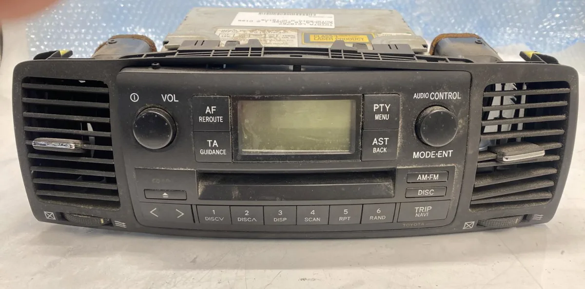 Autoradio Toyota COROLLA (_E12_) 2.0 d-4d (cde120r_, cde120l_) (2002-2006) occasion