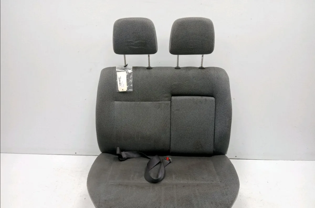Banquette avant Toyota HIACE IV Camionnette (__H1_, __H2_) 2.5 d-4d (klh12, klh22) (2001-2006) occasion