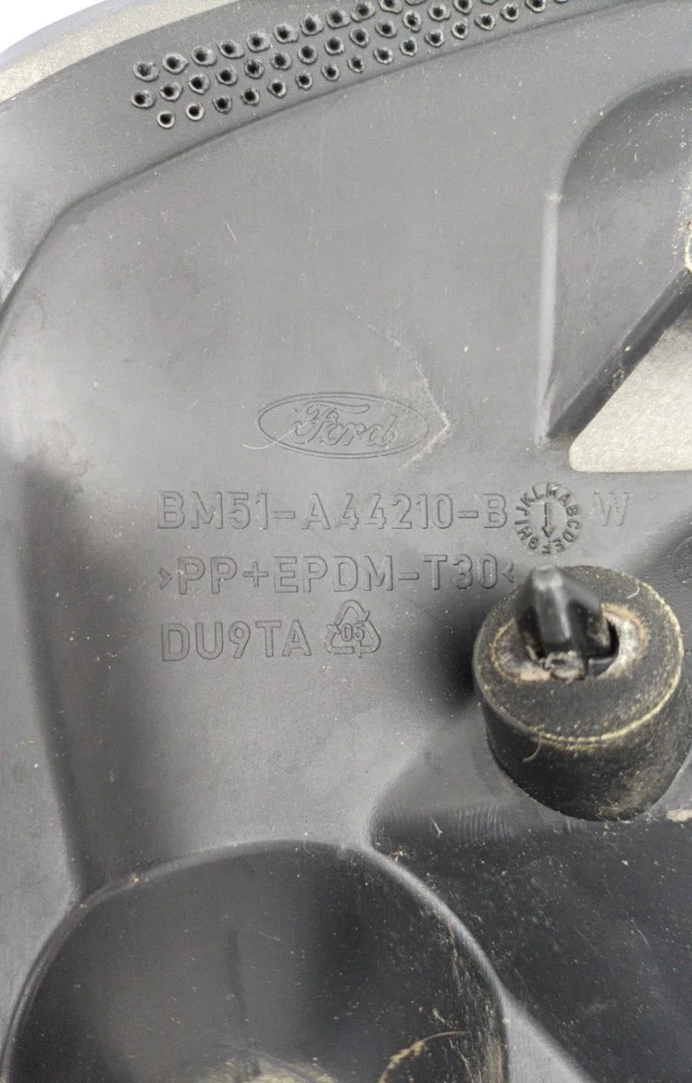 Becquet hayon FORD FOCUS 3 PHASE 1 occasion