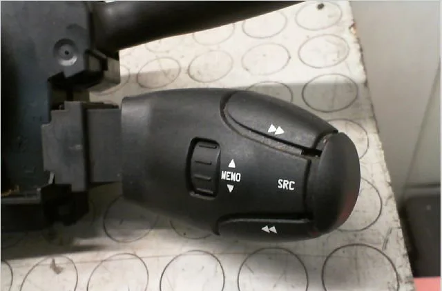 Bloc commodos Citroën C3 I (FC_, FN_) 1.4 hdi (2003-2011) 5 portes occasion