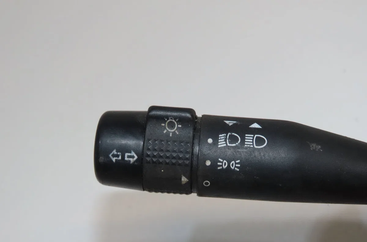 Bloc commodos Ford FIESTA IV (JA_, JB_) 1.25 i 16v (1995-2002) 5 portes occasion