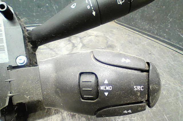 Bloc commodos Peugeot 207-207 (WA_, WC_) 1.4 16v (2006-2013) 3 portes occasion