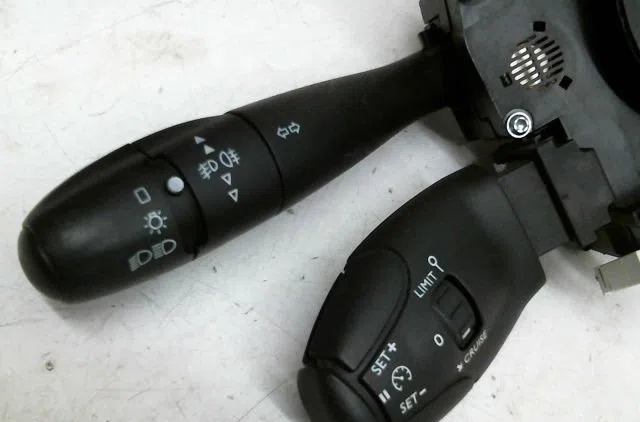 Bloc commodos Peugeot 207-207 (WA_, WC_) 1.6 hdi 110 (2009-2012) occasion