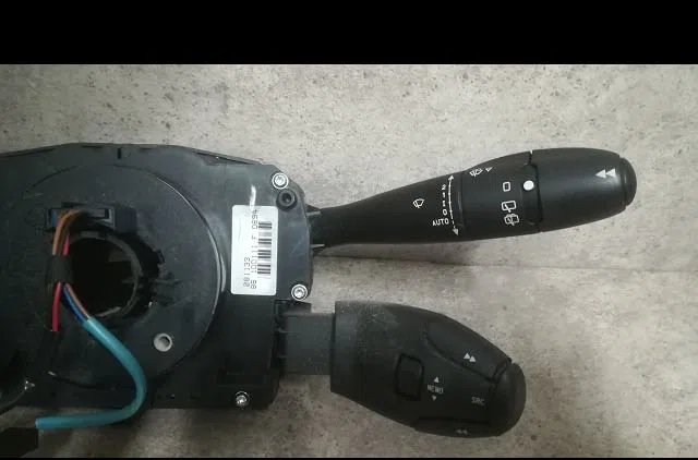 Bloc commodos Peugeot 207-207 (WA_, WC_) 1.6 hdi (2006-2013) 5 portes occasion