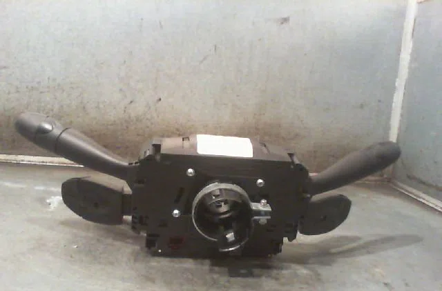 Bloc commodos PEUGEOT 207 Phase 1 04-2006--06-2013 occasion