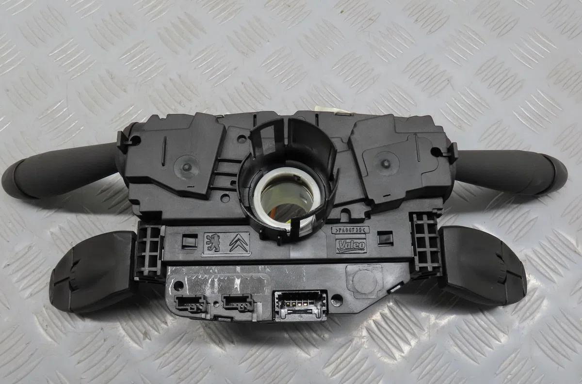 Bloc commodos Peugeot 208 I (CA_, CC_) 1.6 hdi - bluehdi 75 (2013) 5 portes occasion