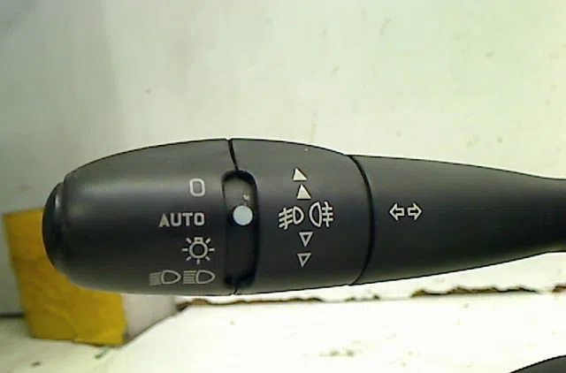 Bloc commodos Peugeot 307 (3A-C) 1.6 hdi 110 (2004-2009) 5 portes occasion