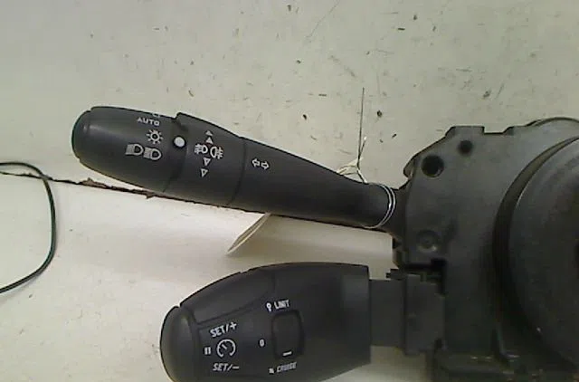 Bloc commodos Peugeot 307 Break (3E) 1.6 hdi 110 (2004-2008) 5 portes occasion