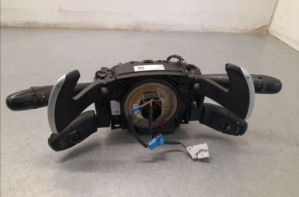 Bloc commodos Peugeot 5008 (0U_, 0E_) 1.6 hdi (2010-2017) 5 portes occasion