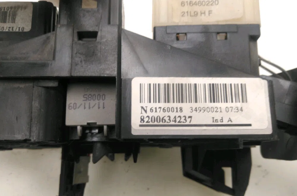 Bloc commodos Renault CLIO II (BB_, CB_) 1.5 dci (b-cb3m) (2005-2010) 3 portes occasion