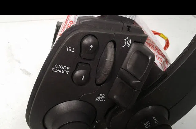 Bloc commodos Renault CLIO III (BR0-1, CR0-1) 1.5 dci (2010-2014) 3 portes occasion