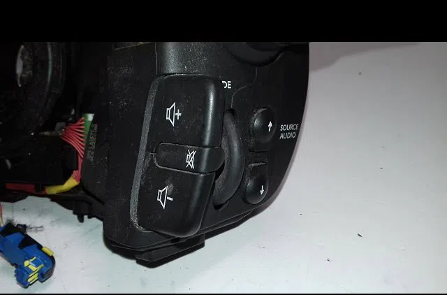 Bloc commodos Renault KANGOO Express (FW0-1_) 1.5 dci 70 (fw0a, kw0v) (2008) 4 portes occasion