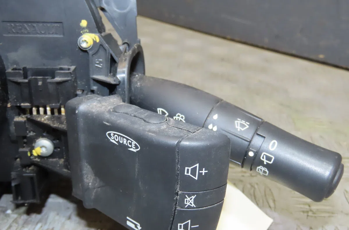 Bloc commodos Renault MEGANE II Break (KM0-1_) 1.6 16v (2005-2009) occasion