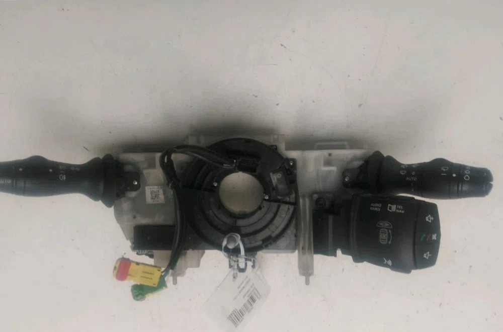 Bloc commodos Renault MEGANE III 3-5 portes (BZ0-1_, B3_) 1.5 dci (2009) occasion