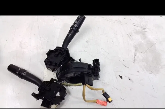 Bloc commodos Toyota AVENSIS Break (_T25_) 2.0 d-4d (adt250_) (2006-2008) occasion