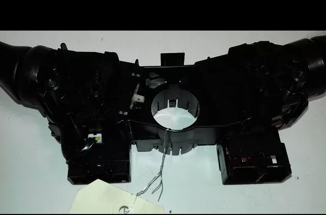Bloc commodos Toyota YARIS (_P9_) 1.4 d-4d (nlp90_) (2005-2012) occasion