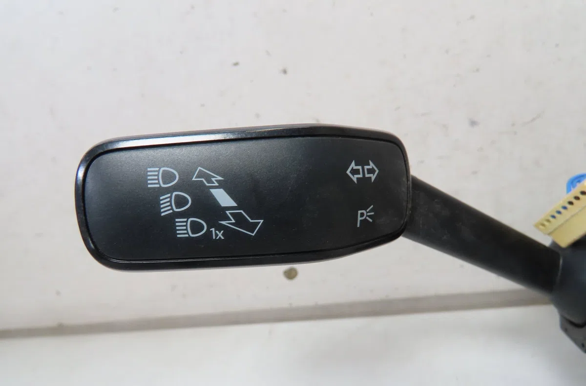 Bloc commodos Volkswagen GOLF VII (5G1, BQ1, BE1, BE2) 2.0 tdi (2012-2020) 5 portes occasion