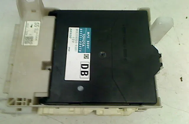 Bloc compteur  bsi Toyota YARIS (_P13_) 1.3 (nsp130_) (2011) occasion