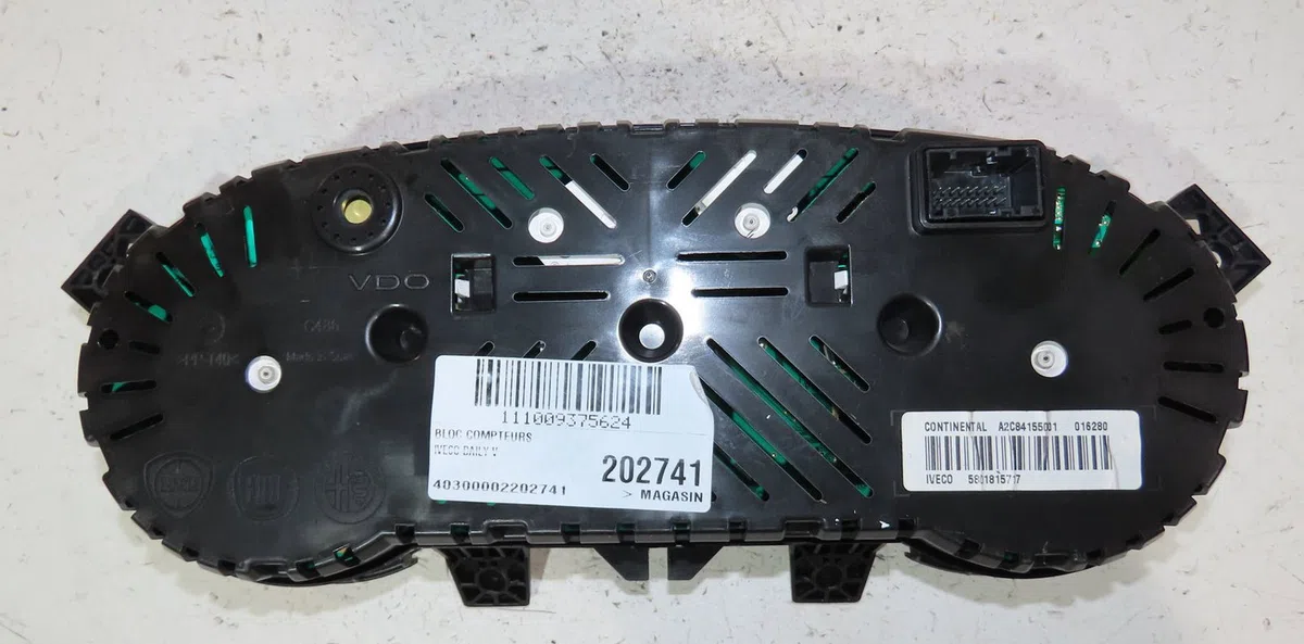 Bloc compteurs Iveco DAILY VI Camionnette 35s15, 35c15, 40c15, 45c15, 50c15, 65c15, 70c15 (2014-2016) occasion