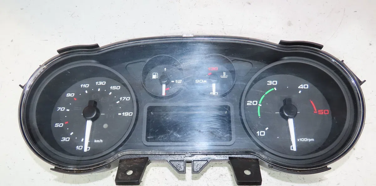 Bloc compteurs Iveco DAILY VI Camionnette 35s15, 35c15, 40c15, 45c15, 50c15, 65c15, 70c15 (2014-2016) occasion