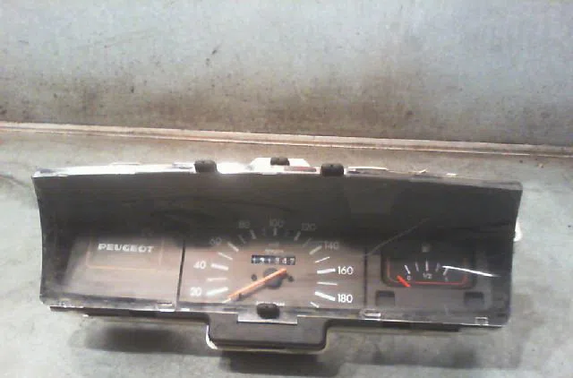 Bloc compteurs PEUGEOT 205 Phase 1 03-1983--07-1987 occasion