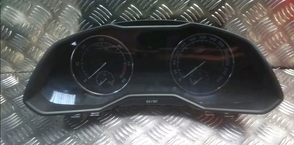 Bloc compteurs Skoda SUPERB III (3V3) 1.6 tdi (2015) occasion