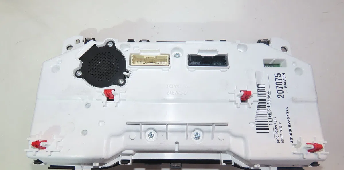 Bloc compteurs Toyota YARIS (_P21_, _PA1_, _PH1_) 1.5 hybrid (mxph10, mxph11) (2020) 5 portes occasion