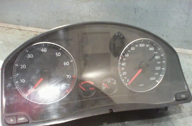 Bloc compteurs VOLKSWAGEN GOLF V Phase 1 11-2003--10-2008 occasion