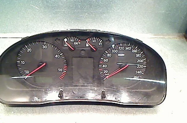 Bloc compteurs VOLKSWAGEN PASSAT 2000 occasion