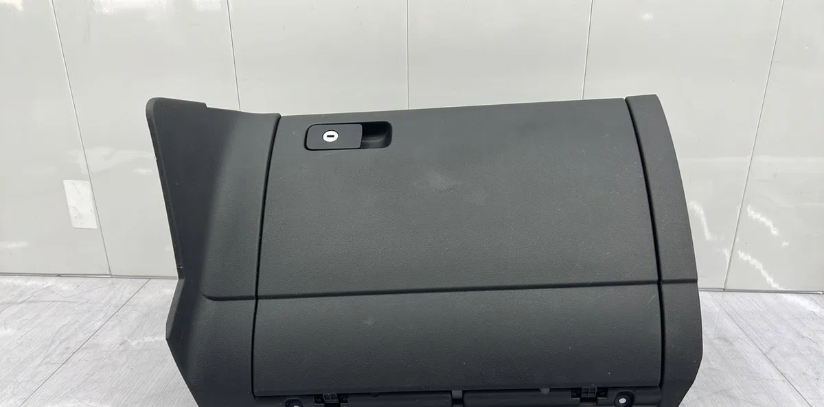 Boite à gants VOLKSWAGEN GOLF 7 PHASE 1 occasion