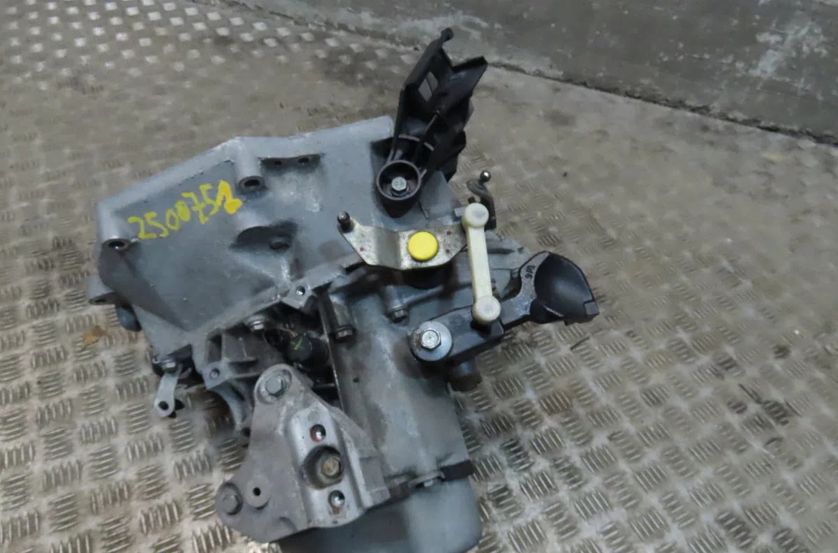 Boîte de vitesses manuelle Peugeot 208 I (CA_, CC_) 1.2 vti 68 / puretech 68 (2016) 5 portes occasion